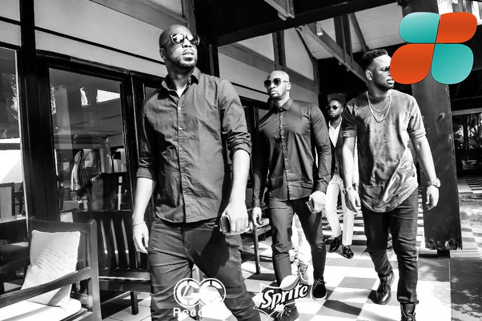 Singuila et ful (fulbert dans leur marche) 
elle n’a d’yeux que pour moi