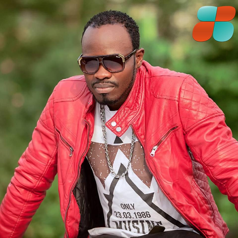 J-Jack crée la danse du ventilateur