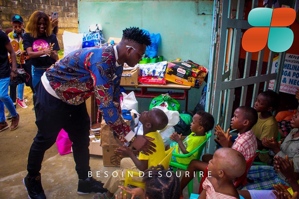 Tenor donne du sourire aux orphelins 