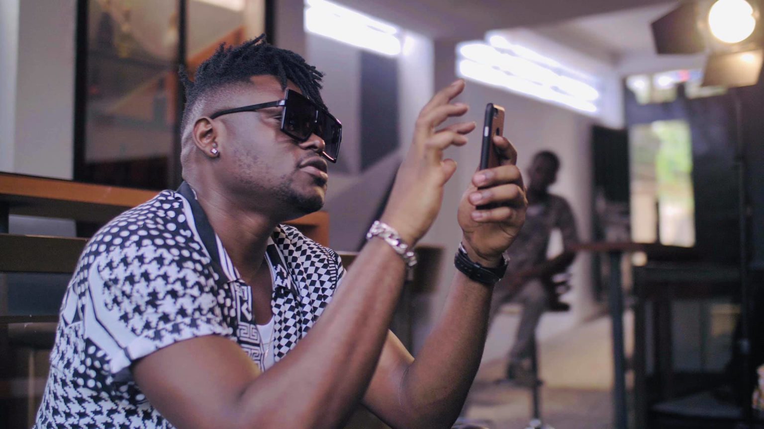 LOL : Prosby n’arrive pas à « chater » avec Muriel Blanche